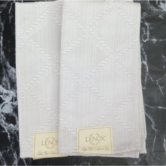 Lenox Laurel Leaf Dinner Napkins  Pair Silver Platinum Color 18"x 18" - Picture 9 of 14